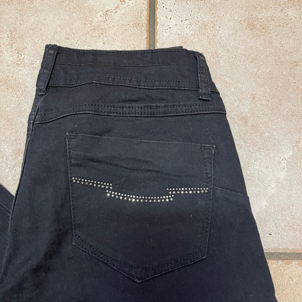 High Rise Black Jeans with Decorative Stitching